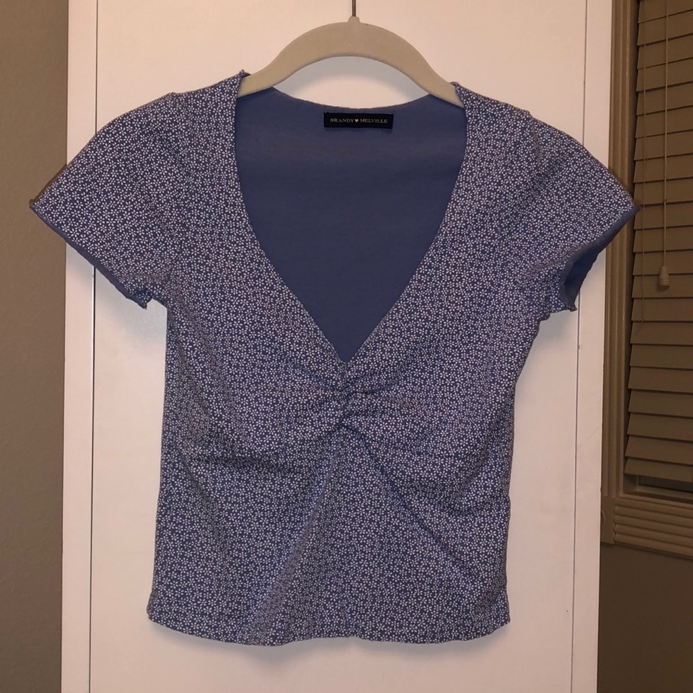 Brandy Melville cropped blue t-shirt with white flowers